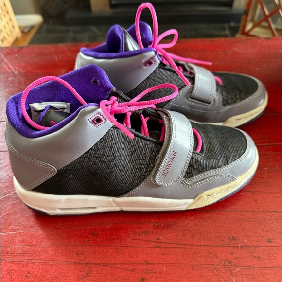Kids' Black and Purple Sneakers Size 6 Youth - Picture 4 of 5